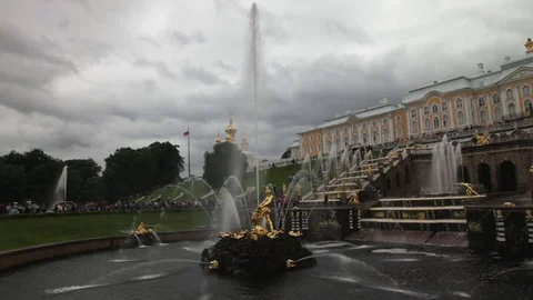The fountain with the lion in Peterhof Stock-Footage 71630381