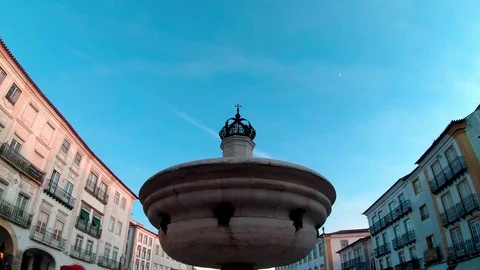 Fountain in the main square of evora Vidéo 123474892