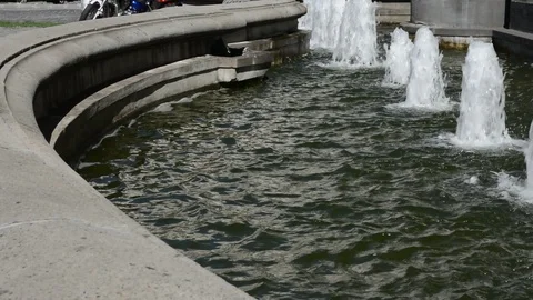 Fountain in the middle of the city Видео 91850398