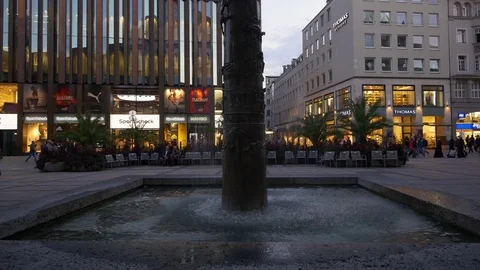 Fountain in the old town of Munich Видео 69857172