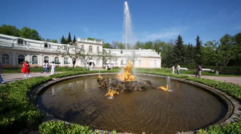 Fountain Orangery or Triton, tearing chaps marine monster at Petergof Stock Footage
