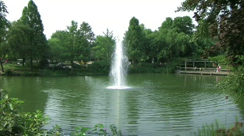 Fountain in Park 02 動画素材 100813