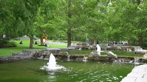 Fountain in park Видео 134386487