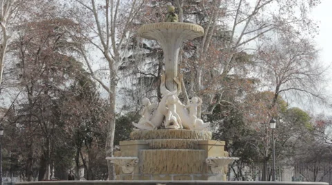 Fountain in Parque de el Retiro in Winter Stock Footage 51704053
