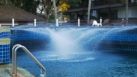 Fountain in the pool splashes water in the summer in the heat Video stock 114583152