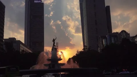 Fountain, Roundabout at Sunset Vidéo 165319663