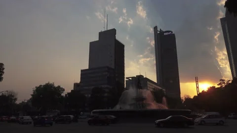 Fountain, Roundabout at Sunset Stockbeeldmateriaal 165319779