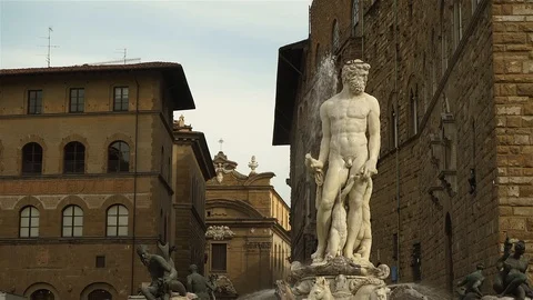 The fountain. Sculptures in the square. Piazza della Signoria Vídeos de archivo 120087722