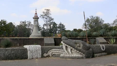 Fountain of the serpent in the forest of chapultepec Stock Footage 171430255