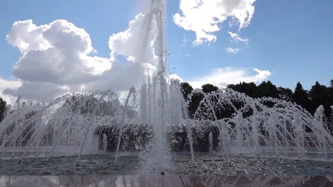 Fountain in Slow Motion. 스톡 동영상 98295186