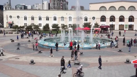 The fountain in the square 2 Vídeo Stock 89655327