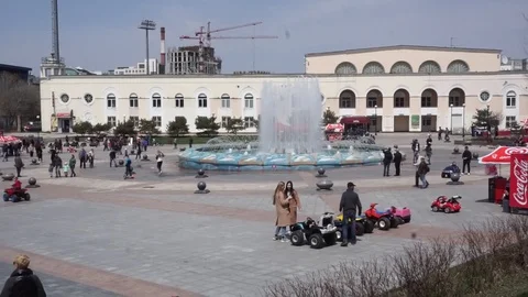 The fountain in the square 4 Vídeo Stock 89655441
