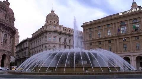 Fountain in the square Piazza De Ferrari. Genova, Liguria, Italy Video stock 107948196