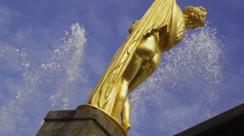 Fountain with statue slow motion Vidéo 49198906