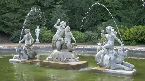 Fountain with statues in the park 库存影片 133201715