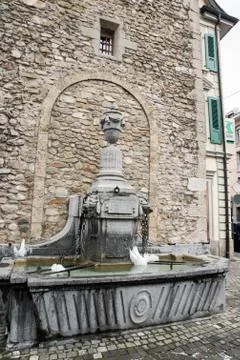 Fountain at the stone wall. Stockfoto's