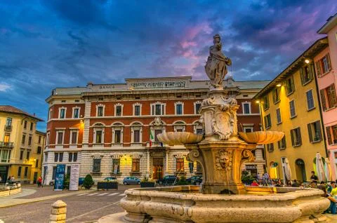 Fountain, street restaurant and Credito Agrario Bresciano bank in Brescia Stock Photos