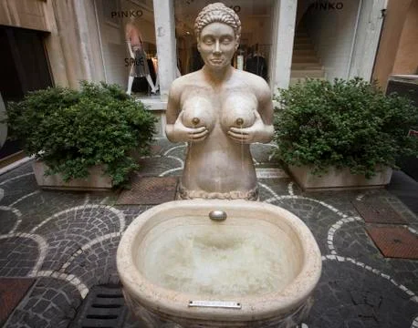 The Fountain of Tits Stock Photos