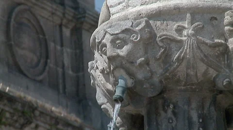 Fountain in town. Video stock 63174820