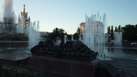 Fountain at VDNKH during sunset Video stock 156064146