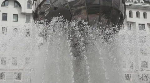 Fountain water falling on the globe Video stock 40531926