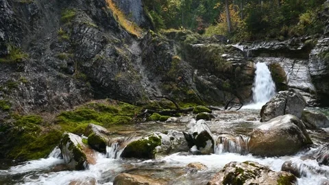 A fountain-like waterfall in autumn 스톡 동영상 260829083