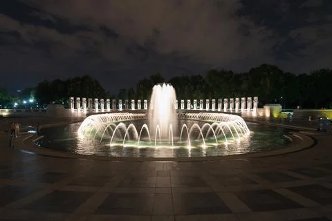 Fountain at World War II memorial at night in Washington Stock Photos