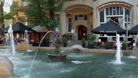 The fountains at the Amsterdam American Hotel at Leidse Square Stock Footage