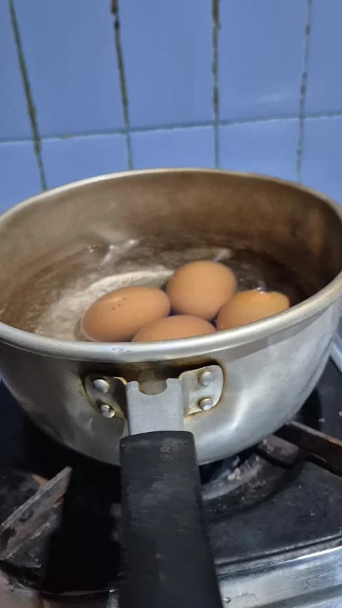 Four brown eggs boiling in a pot Stock Footage 341879355