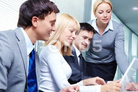 Four business people working at meeting Stock-Fotos