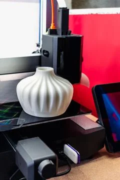 Four heads 3d printer, four extruders with an object on the tray, pla filamen 库存照片