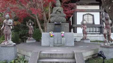 Four Heavenly Kings statues inside Hasedera Temple Vídeos de archivo 327943728