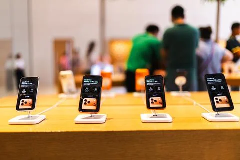 Four iPhone 17 Pro Models on Wooden Retail Display Stock Photos
