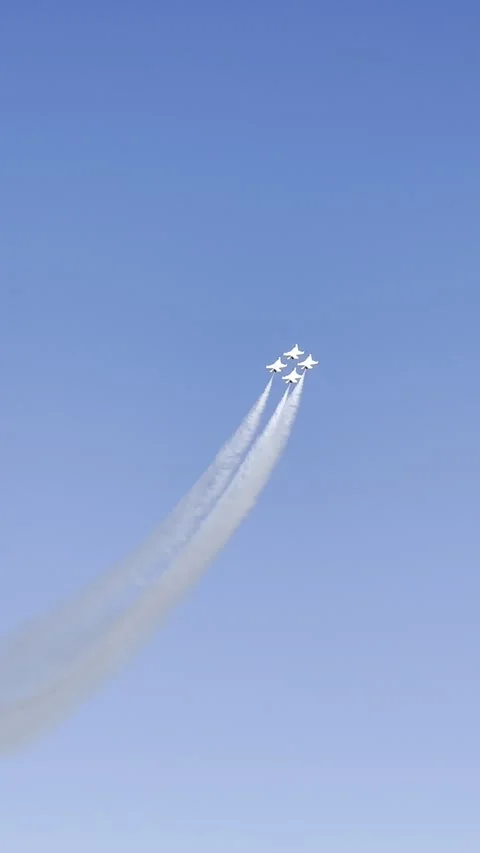 Four jet formation performing vertical aerobatics against clear sky Video stock 317774921