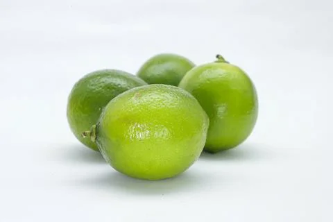 Four lemons on a white background, placing one in front, this one with light Stock-Fotos