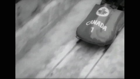 Four-man bobsled team brings first Olympic gold medal for Canada - 1964 Vidéo 89982708