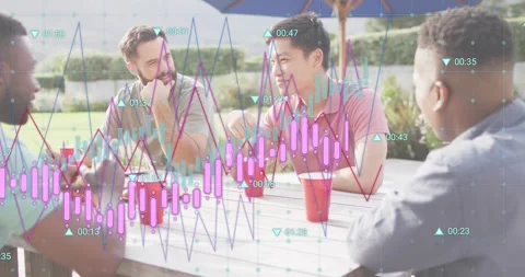 Four men gathering around table under blue umbrella, picking red cups, entering Vidéo 317834833