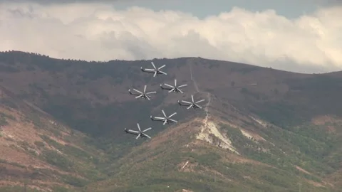 Four Mi-28N combat helicopter night hunter (Havoc) perform group aerobatics 動画素材 135263183