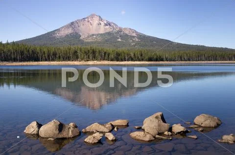 Four mile lake mount mcloughlin klamath county oregon cascade mountains Stock Photos