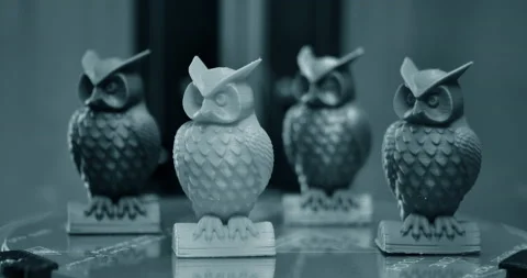Four models of owls created on a 3d printer stand on the desktop Video stock 152419592