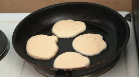 Four pancakes, frying in the pan Stock-Footage 64732970