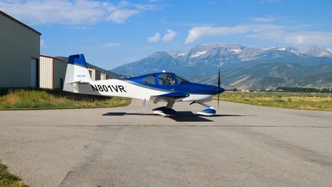 Four seats and one engine fixed wing single engine Vans Aircraft RV 10 스톡 동영상 115894501