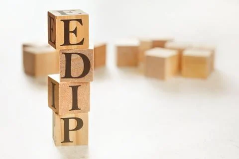 Four wooden cubes arranged in stack with letters EDIP meaning Explain, demons Stockfoto's