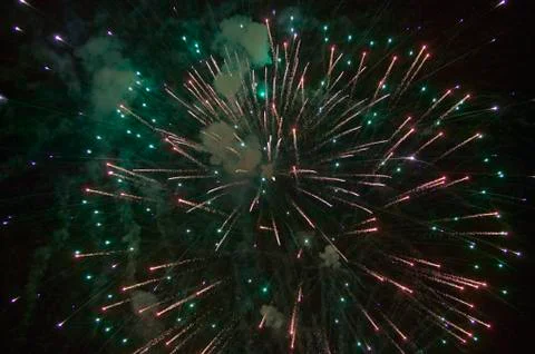 Fourth of July celebration with fireworks exploding, Independence Day, Ojai, Stockfoto's