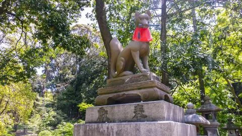 Fox Statues are often found in Fushimi Inari Taisha Shrine Fotos Stock