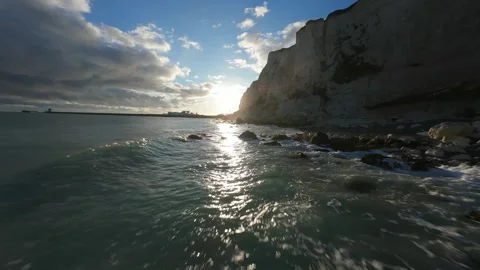 FPV Aerial Drone View of the White Cliffs of Dover at Sunset Stockbeeldmateriaal 326759041