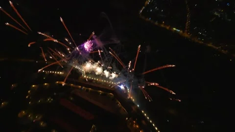 FPV aerial view of fireworks exploding in the night sky over the city, Serbia. Vídeos de archivo 335622781