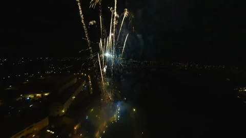 FPV aerial view of fireworks exploding over the city at night, Serbia. Vídeos de archivo 335623147