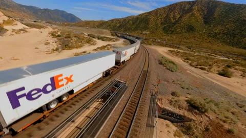 FPV catch the FEDEX train 库存影片 159515785