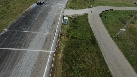 FPV drone chasing drift car in competition. Slow motion shot. Vídeos de archivo 169414702